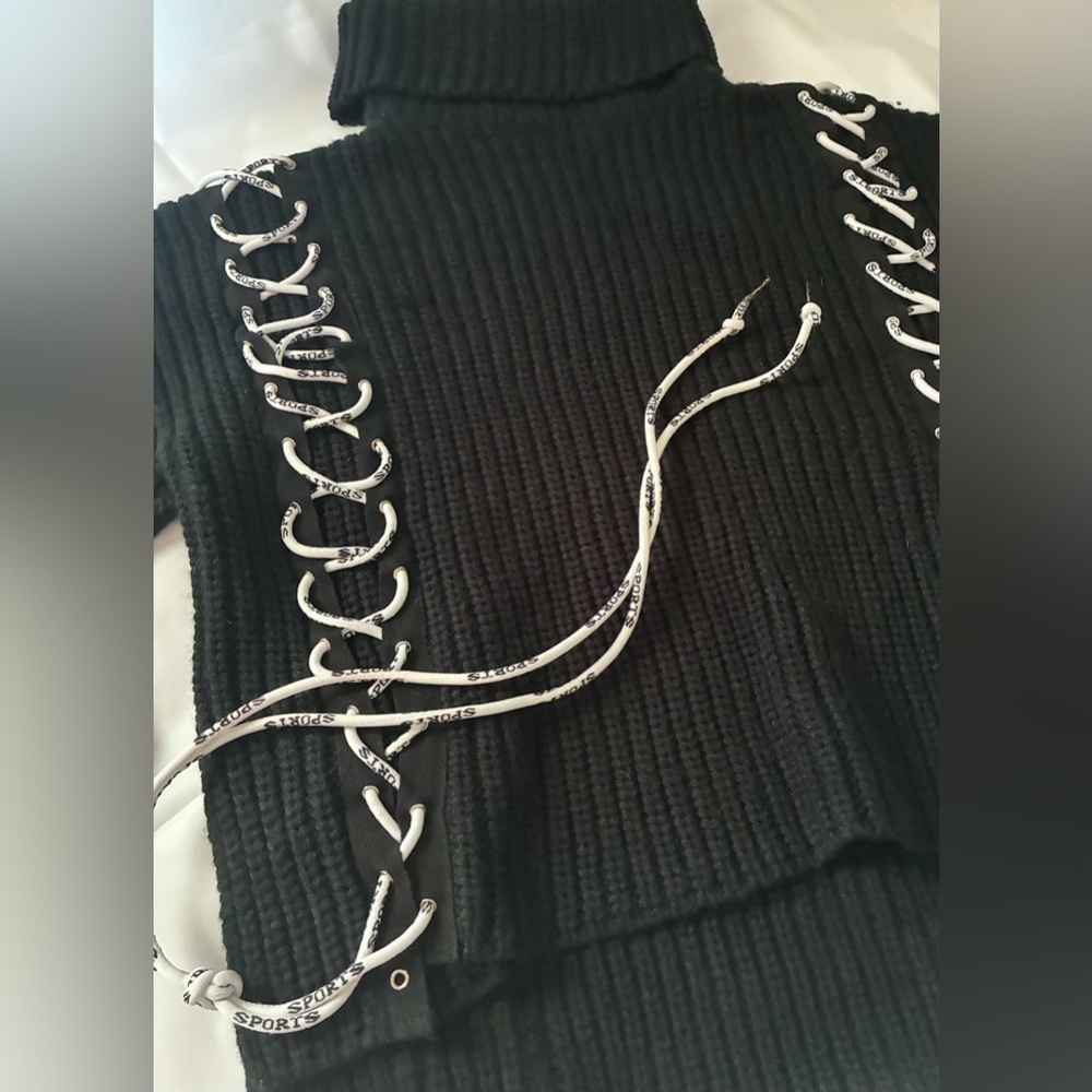 Sweater - Picture 4 of 10